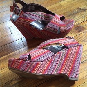 1970s style wedges for summer!